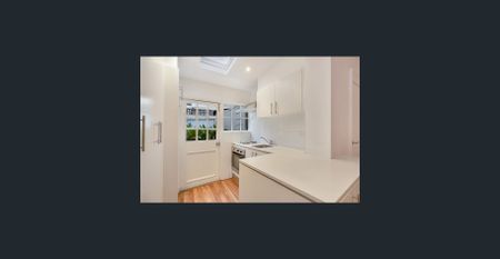 Adorable 2 Bedroom Terrace - Photo 3