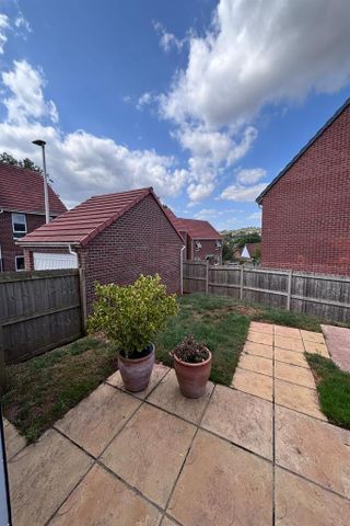 3 bedroom semi-detached house to rent - Photo 2