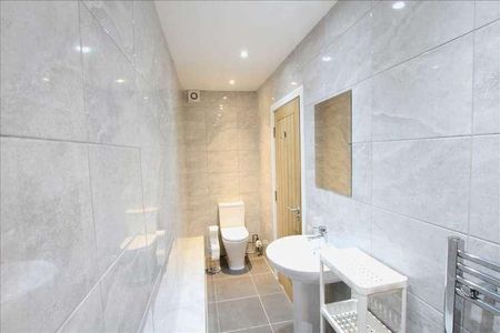 West Street, Scarborough, YO11 - Photo 5