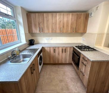3 bedroom semi-detached house to rent - Photo 4