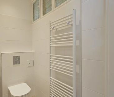 ERSTBEZUG NACH KOMPLETTSANIERUNG - ALTBAUWOHNUNG IN DER SCHUMANNGASSE - Foto 2