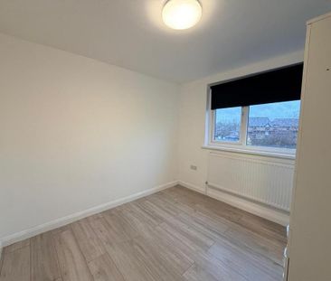 4 bedroom end of terrace house to rent - Photo 5