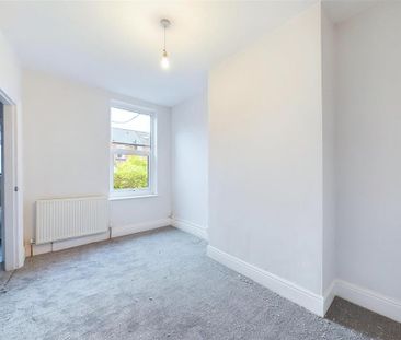 3 bedroom end of terrace house to rent - Photo 4