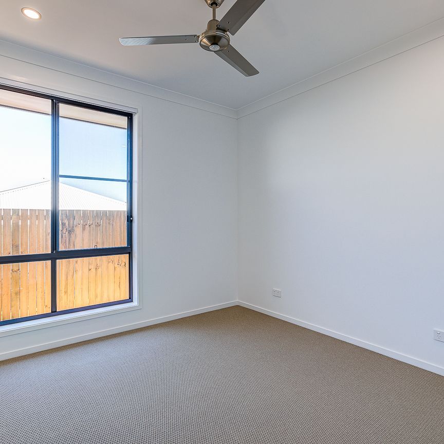 2/78 Mercy Street, Park Ridge QLD 4125 - House For Rent | Domain - Photo 1