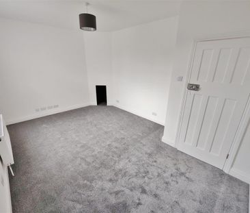 3 bedroom semi-detached bungalow to rent - Photo 4