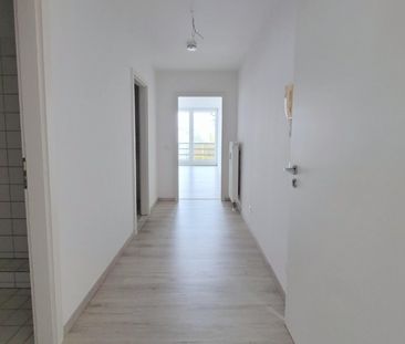 Helle Wohnung mit großem Wohnzimmer und Westbalkon - Foto 2