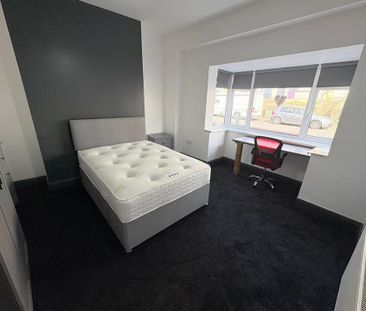 6 bedroom terraced house to rent - Photo 5