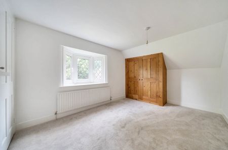 Detached House to rent - Holwood Park Avenue, Orpington, BR6 - Photo 4