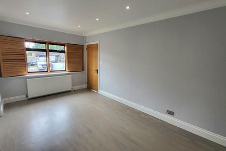 Inverness Avenue - Photo 3