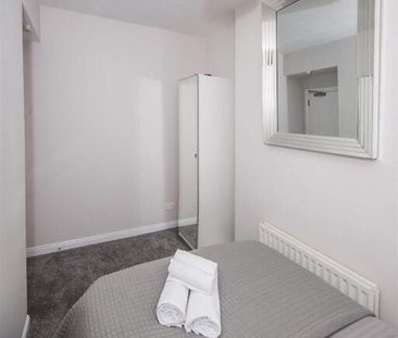 3, 74 University Street, Belfast, BT7 1HB - Photo 5