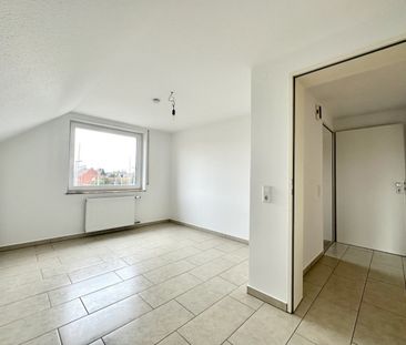 Helle Dachgeschosswohnung mit Balkon in zentraler Lage von Neuss Ho... - Photo 1