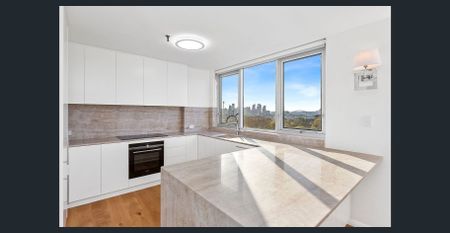 Stylish Woollahra Apartment with Harbour Views and Parking - Photo 4