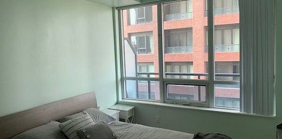 Bloor/Sherbourne Furnished 1Bdrm 1Bath Modern Finishes 9Ft Ceilings - Photo 2