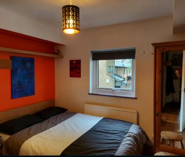 1 Bed Flat, Willow Way, W11 - Photo 3