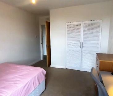 3 bedroom flat to rent - Photo 4