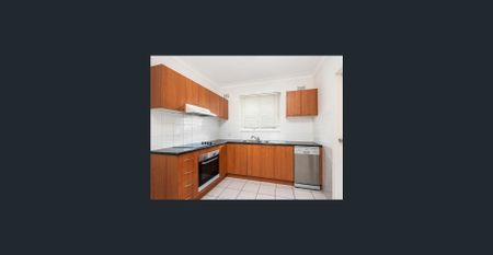 ** MODERN TOP FLOOR APARTMENT ** - Photo 4