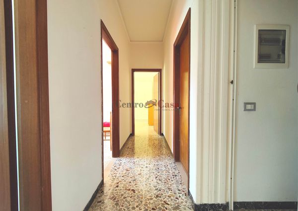 Appartamento con 2 camere, arredato.