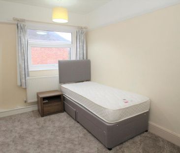 2 bedroom end of terrace house to rent - Photo 5