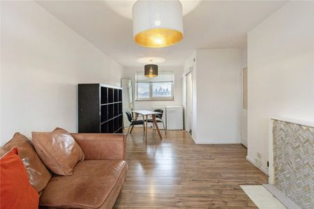 Henty Close, London, SW11 flat to rent - Photo 2