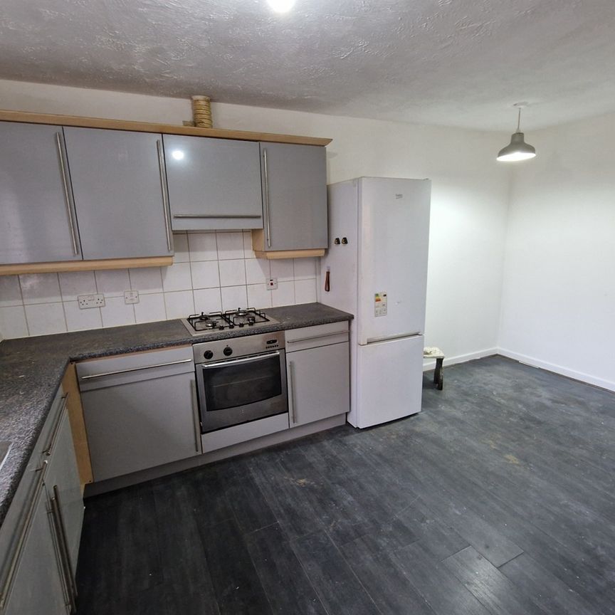 2 Bed Flat, Stretford Road, M15 - Photo 1