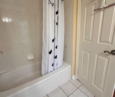 For Lease - 2225 Canonridge Circle, Oakville, Ontario - Photo 6