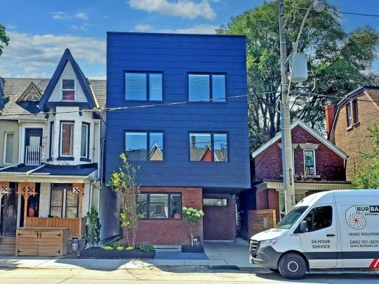 Toronto Furnished House for Rent - Luxurious 3 Bedroom Corner Suite with City Views and Private Roof Top Patio - Photo 1