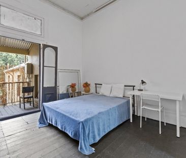 Redfern - Photo 1