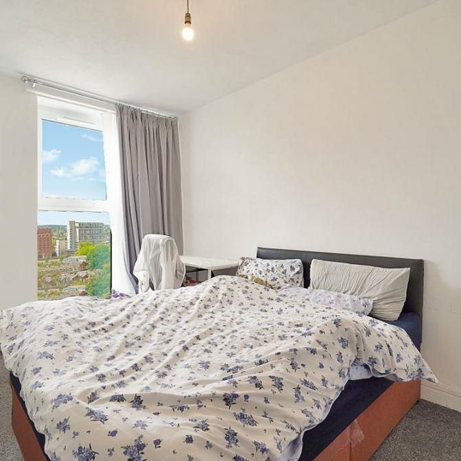 3 bedroom flat to rent - Photo 1