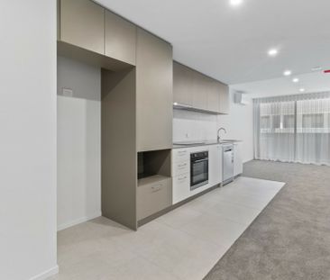Stylish Apartment With Study - Photo 3