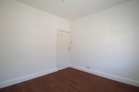 5 bedroom end of terrace house to rent - Photo 4