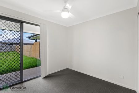 MODERN 2BED HOME WITH LARGE FULLY FENCED BACKYARD - Photo 4