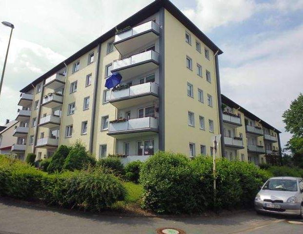 Sehr schöne 3-Zimmer-Wohnung mit Balkon und Aufzug - Photo 1