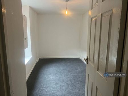 4 bedroom terraced house to rent - Photo 3