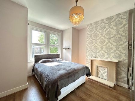 Little Ealing Lane, London - Photo 3