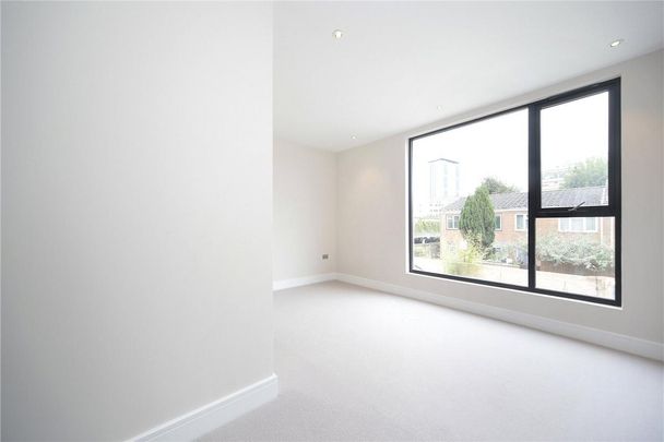 4 bedroom house in Denton Street - Photo 1