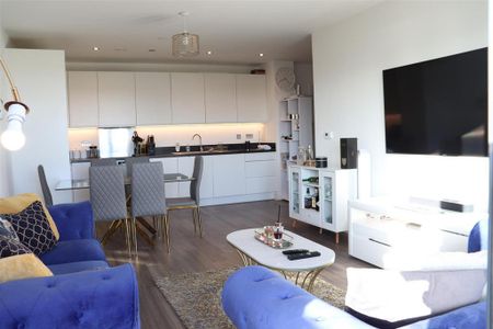 3 bedroom apartment to rent - Photo 2