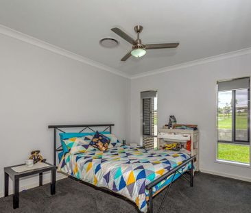 Large Family Home with Air Conditioning and Shed! - Photo 6