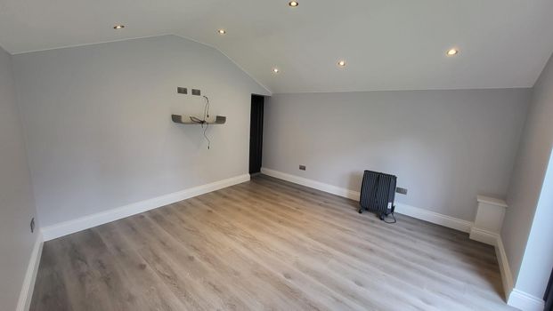 Inverness Avenue, Enfield - Photo 1