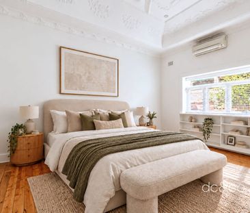 Character-filled family living with versatile additional accommodation - Photo 2
