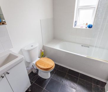 4 bedroom terraced house to rent - Photo 6