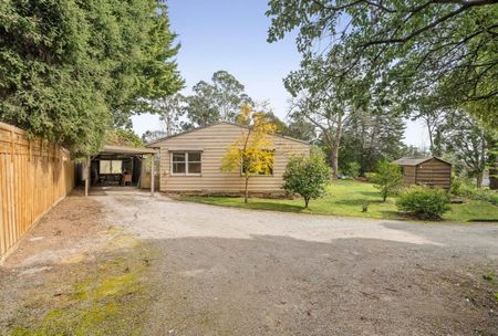 Comfortable Family Home with Flexible Living in Quiet Croydon Pocket - Photo 2