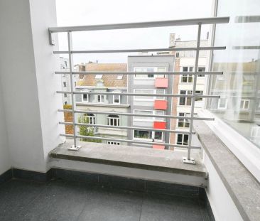 Bemeubeld appartement te huur in het centrum van Oostende - Photo 3