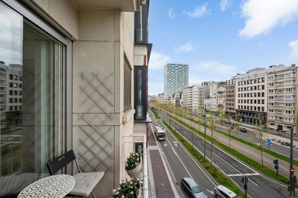 Ruim, licht en zeer goed onderhouden 2-slaapkamer appartement. - Photo 1