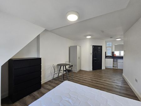 Studio to rent - Photo 2