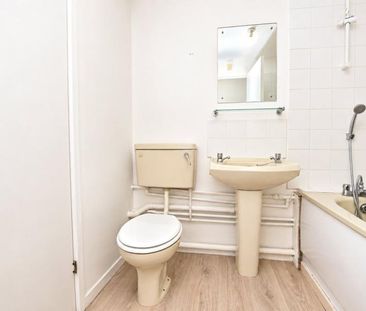 Rushdon Close, Romford, Essex, RM1 - Photo 3