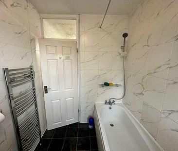 Leamington Crescent, Harrow, HA2 - Photo 4