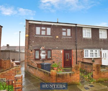 3 bedroom House To Let Total Size: 937 SQ FT - Photo 1