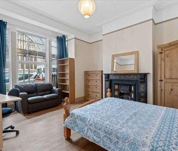 Bedford Park, Plymouth, PL4 - Photo 3