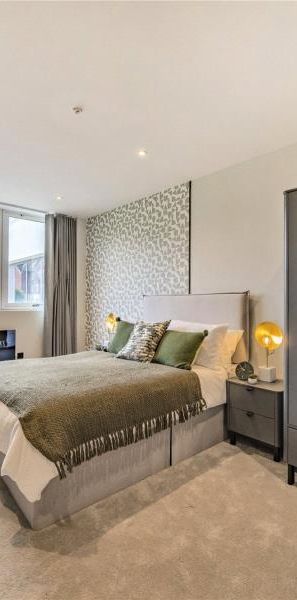 Rosemount Avenue, West Byfleet, Surrey, KT14 - Photo 1