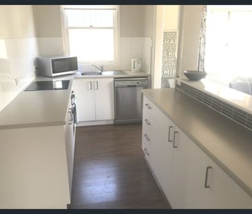 Classic Beach House; Fully Furnished/Short Term March to Late November - Photo 4